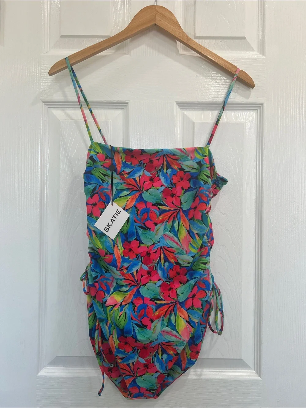 SKATIE RAYE ONE PIECE, size M - Picture 1 of 2